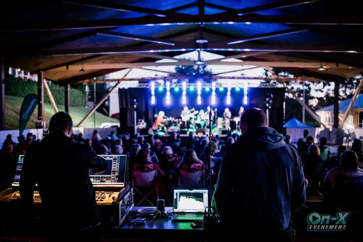 Support technique lors d'un show en plein air Québec