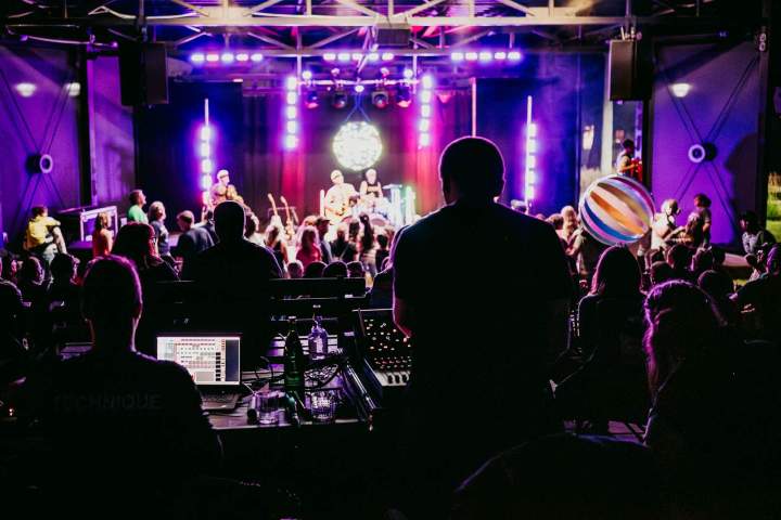 Service de sonorisateur